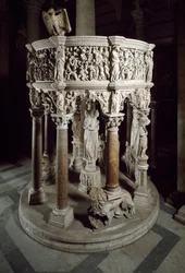 Cattedra. Scultura in marmo di Giovanni Pisano (1248-1314). 1302-1311 Cattedrale di Pisa (Duomo di Santa Maria Assunta di Pisa), Italia
