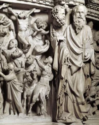 Dettaglio dei rilievi della cattedra realizzata da Giovanni Pisano