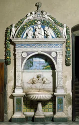 Fontana decorata con altorilievo in marmo e terracotta di Giovanni della Robbia
