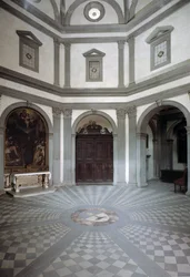 Vista della sacrestia ottagonale costruita su progetto di Giuliano da Sangallo
