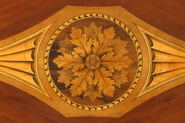 Dettaglio della parte superiore di un tavolo (dettaglio)
