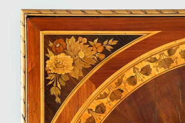 Piano del tavolo con tarsia floreale (legno)