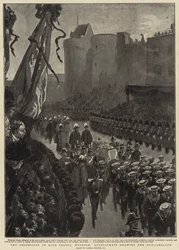 La processione in High Street, Windsor, Bluejackets che trainano il carro armato