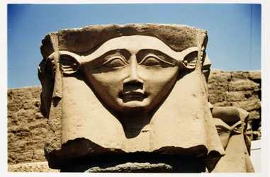 Testa di Hathor da una colonna, c.125 a.C.-60 d.C.