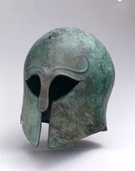Elmo arcaico in bronzo di tipo corinzio, ca. 600-575 a.C.