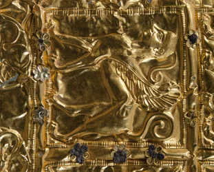 Dettaglio di un foglio con decorazione in rilievo da Delfi (oro)