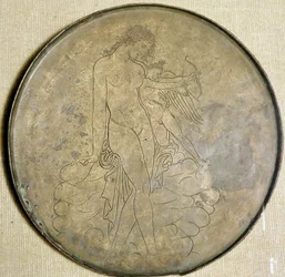 Arte greca: Afrodite ed Eros Specchio in bronzo. 350 a.C., Museo del Louvre