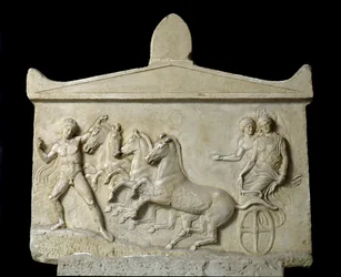 Arte greca: rilievo dedicato a Hermes e alle ninfe