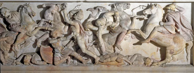 Arte greca: sarcofago di Alessandro Magno (356-323 a.C.) Vista dei rilievi che rappresentano la Battaglia di Isso nel 333 a.C. tra Greci e Persiani. Dalla necropoli fenicia di Sidone. IV secolo a.C. Dim. 195 x 318 x167 cm Istanbul, museo archeologico