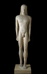 Arte greca: statua di Kouros, scultura di giovane uomo del periodo arcaico (650-500 a.C.), 530-520 a.C., da Melos, Dim. 1,94 m - Atene, Museo Archeologico Nazionale