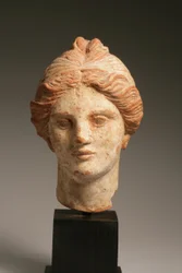 Testa di donna, ellenistica, III-I secolo a.C.