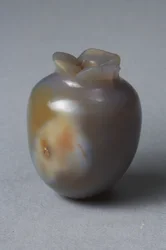 Vaso ellenistico a forma di frutto (calcedonio)