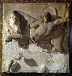 Ercole che combatte il toro cretese, una delle dodici metope che raffigurano le fatiche di Ercole dal Tempio di Zeus a Olimpia, Periodo Classico Antico, c.470-457 a.C.