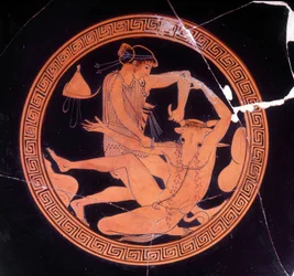 Minotauro ucciso da Teseo - Vaso greco conservato al Museo Archeologico di Firenze. Interno della coppa pentica con figure rosse, pittore di Dokimasia. 480 a.C. (Minotauro)