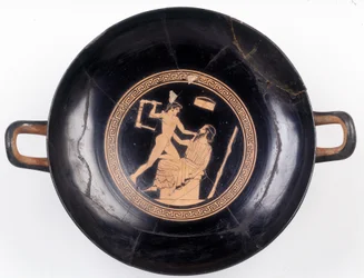 Pittura su coppa: Rappresentazione di Eracle che agita una sedia per colpire il suo maestro di musica, 470 a.C. BNF, Ufficio delle Medaglie