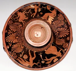 Patera con menade ed Eros (terracotta, 325-300 a.C.)
