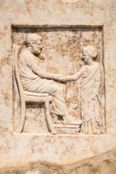 Stele funeraria: giovane ragazza e suo padre con un cane (marmo)