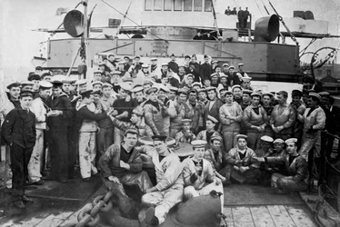 Equipaggio della sala macchine a bordo della HMS Majestic, 1896