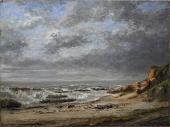 Vista di un mare agitato vicino a una scogliera