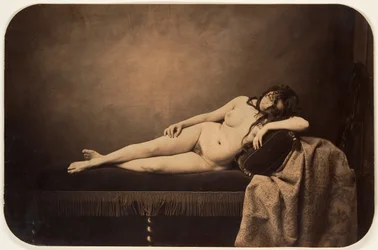 Nudo femminile allungato su un divano Récamier