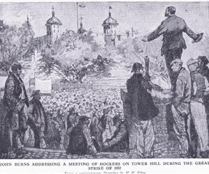 John Burns che parla a una riunione di scaricatori di porto a Tower Hill durante il Grande Sciopero del 1892, da La Storia del Popolo Britannico di Cassell pubblicato da Waverley Book Company Limited, c.1940