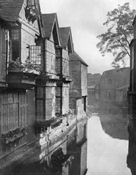 La casa dei tessitori sul fiume Stour, Canterbury, Kent, 1924-1926