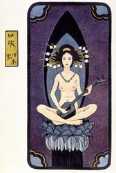Giovane nuda giapponese che suona lo shamisen (o samisen: liuto a manico lungo con tre corde)