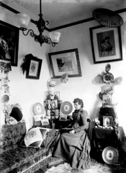 Hannah Maynard a casa, c.1890 (foto in bianco e nero)