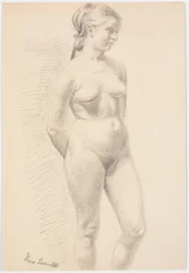 Modello femminile in piedi