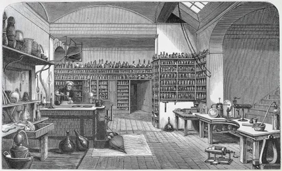 Michael Faraday (1791-1867) nel suo laboratorio nel seminterrato, da 