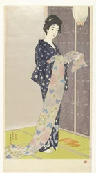 Giovane donna in un kimono estivo