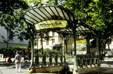 Stazione della metropolitana Abbesses a Parigi, Francia