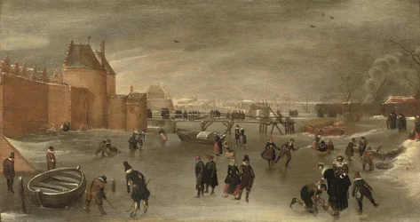 Pattinatori, giocatori di kolf e slitte su un fiume ghiacciato vicino alla porta della città di St. Janspoort, con la Kruispoort sullo sfondo e il mulino Pink oltre, Haarlem