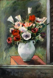 Anemoni in un vaso bianco