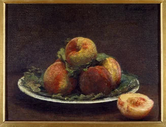 Un piatto di pesche