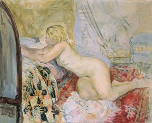 Nudo sdraiato accanto a un letto