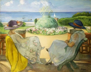 Due giovani donne su una terrazza di fronte al mare