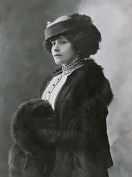 Colette, pseudonimo di Sidonie-Gabrielle Colette (Saint-Sauveur-en-Puisaye)