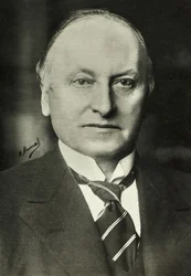 Ritratto di Lord Georges Curzon (foto)