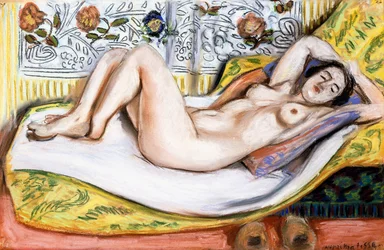 Nudo su un divano giallo