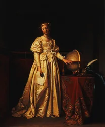 Una signora in un interno, in un vestito di raso giallo, con un globo su un tavolo accanto a lei, che piange l