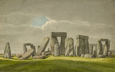 Stonehenge da S.E, mostrando pietre in stato di rovina con 2 visitatori