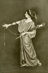 Una donna del popolo, V secolo a.C., 1924
