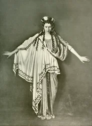 Una donna ateniese alla moda, 600-468 a.C., 1924