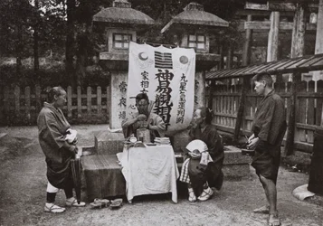 Una chiromante al tempio di Inari