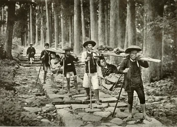 Signore giapponesi che vanno ai santuari, Nikko, 1910