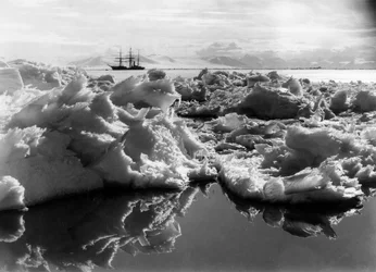 La Terra Nova nel McMurdo Sound, Antartide, 1911