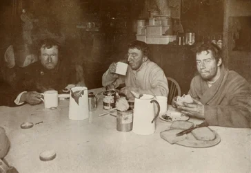 Wilson, Bowers e Cherry-Garrard al loro ritorno da Cape Crozier, 1 agosto 1911, 1913