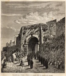 Una processione religiosa alla Porta dell
