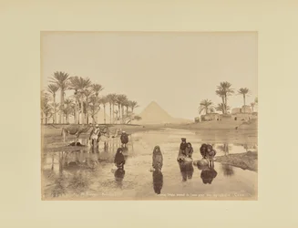 Donne, Fellah che attingono acqua vicino alle piramidi, Cairo
